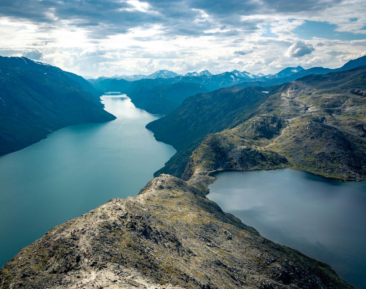 Besseggen-ryggen mellom Gjende og Bessvatnet i Jotunheimen