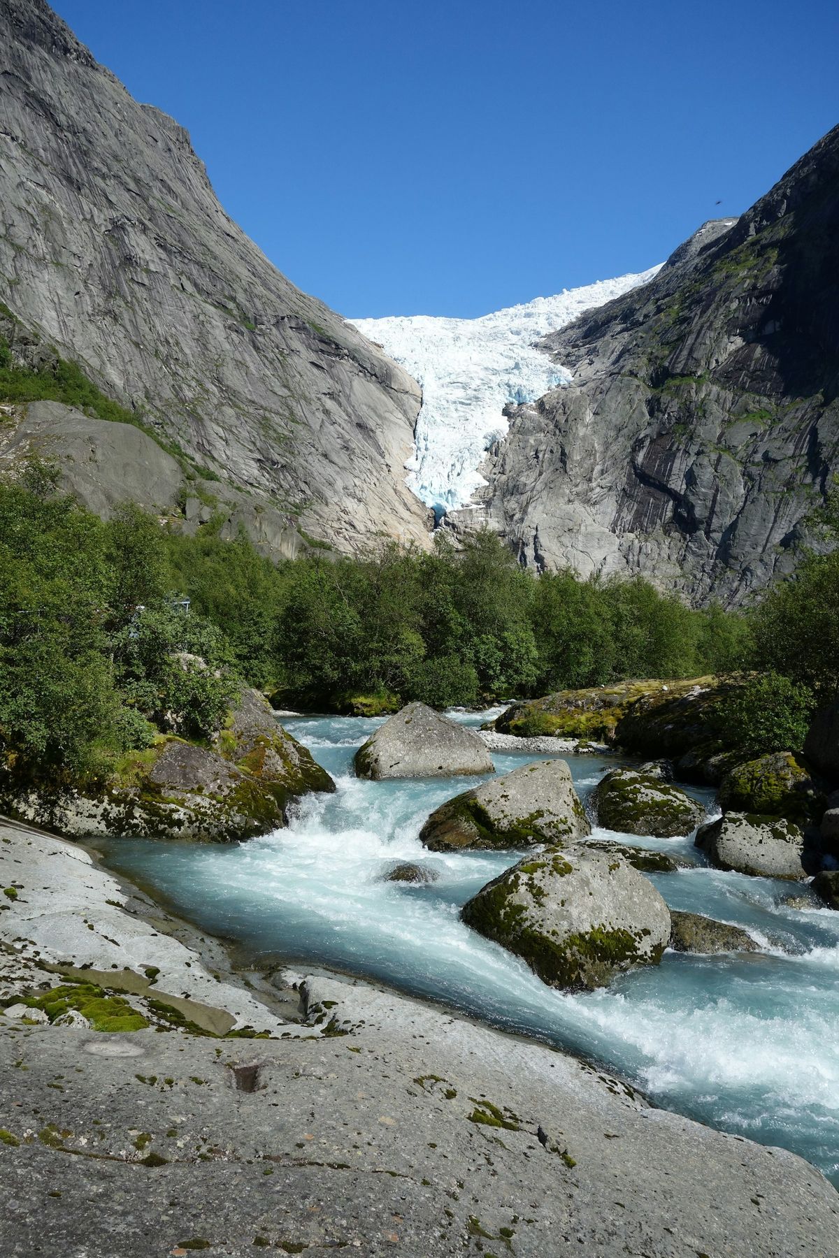 Isbre i norsk fjelldal