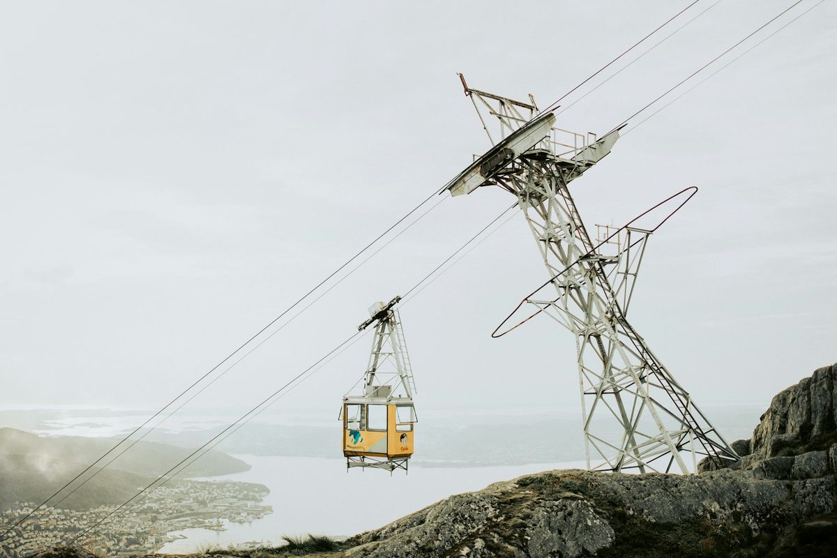 Utsikt over fjell og fjord ved Bergen