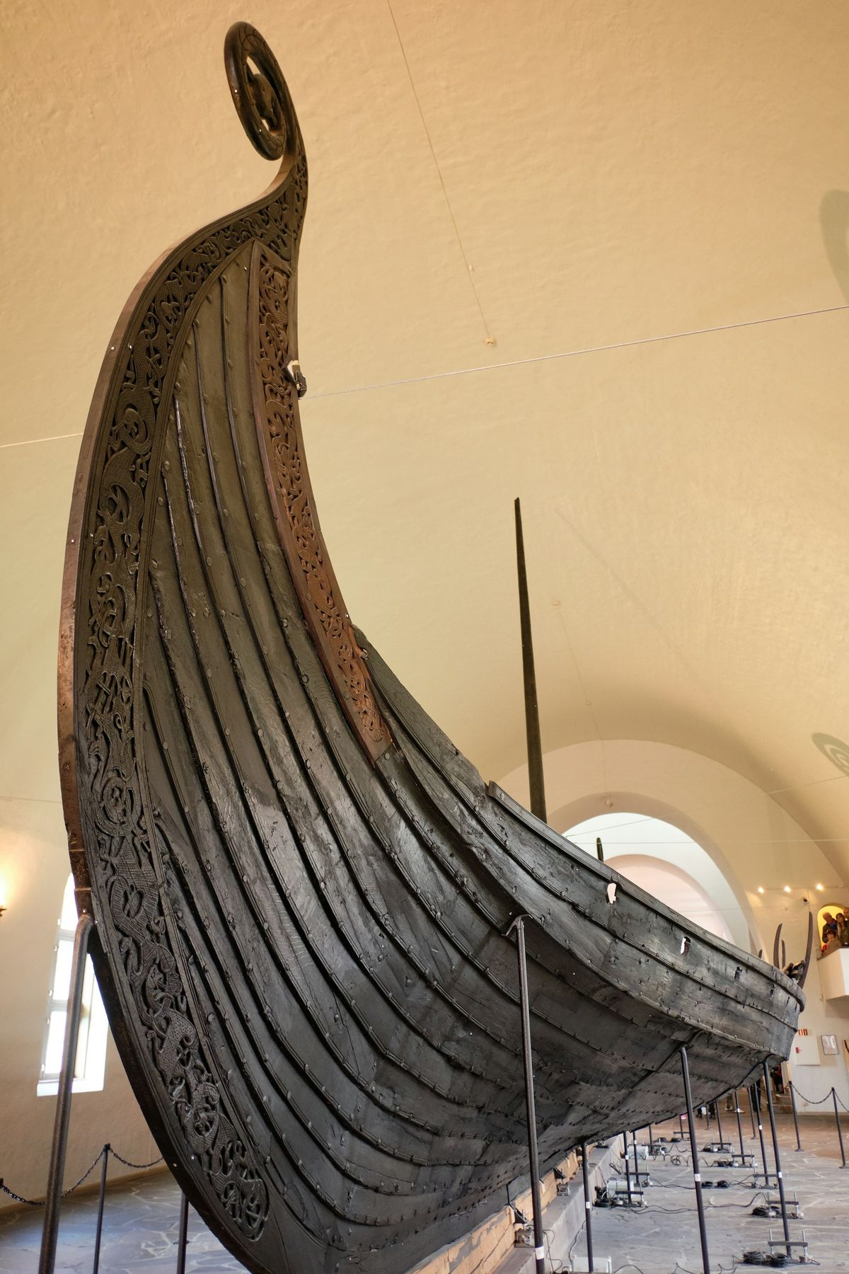 Vikingskip utstilt i museum
