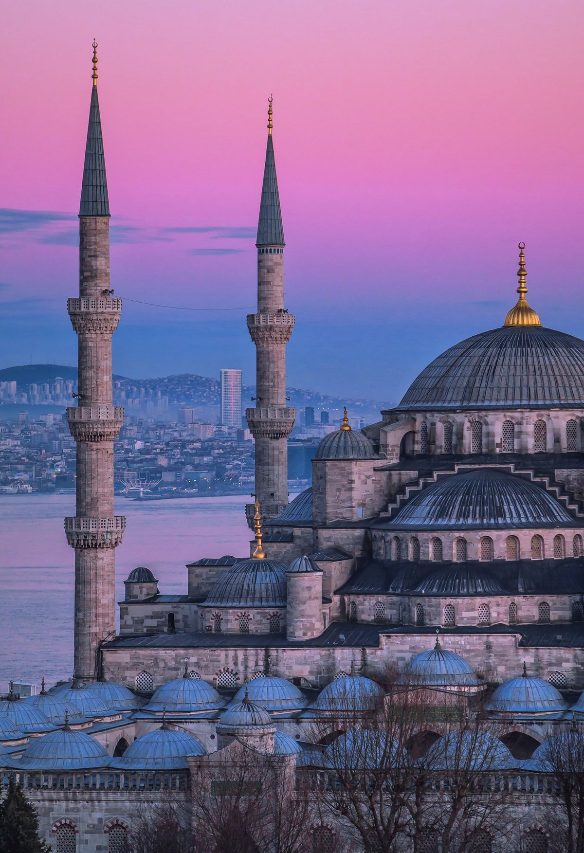 Den blå moské med minareter i Istanbul, Tyrkia