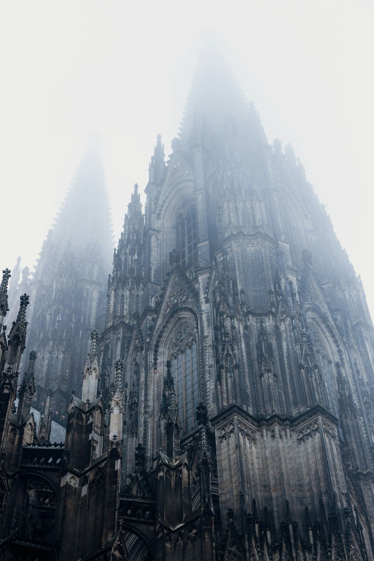 Kölnerdomen og gate i Köln